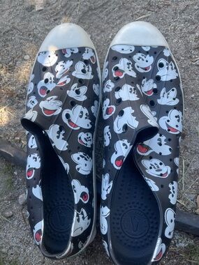 Native Mickey/Disney slipons size 12 men’s-free shipping